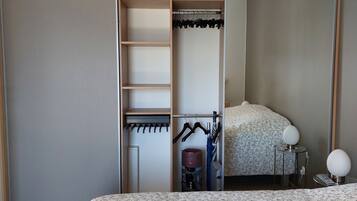 4 chambres, bureau, Wi-Fi gratuit, draps fournis