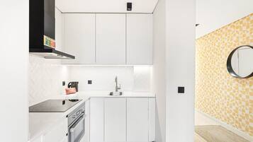 Fridge, oven, coffee/tea maker, toaster