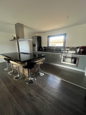 Mikrowelle, Ofen, Herdplatte, Geschirrspüler