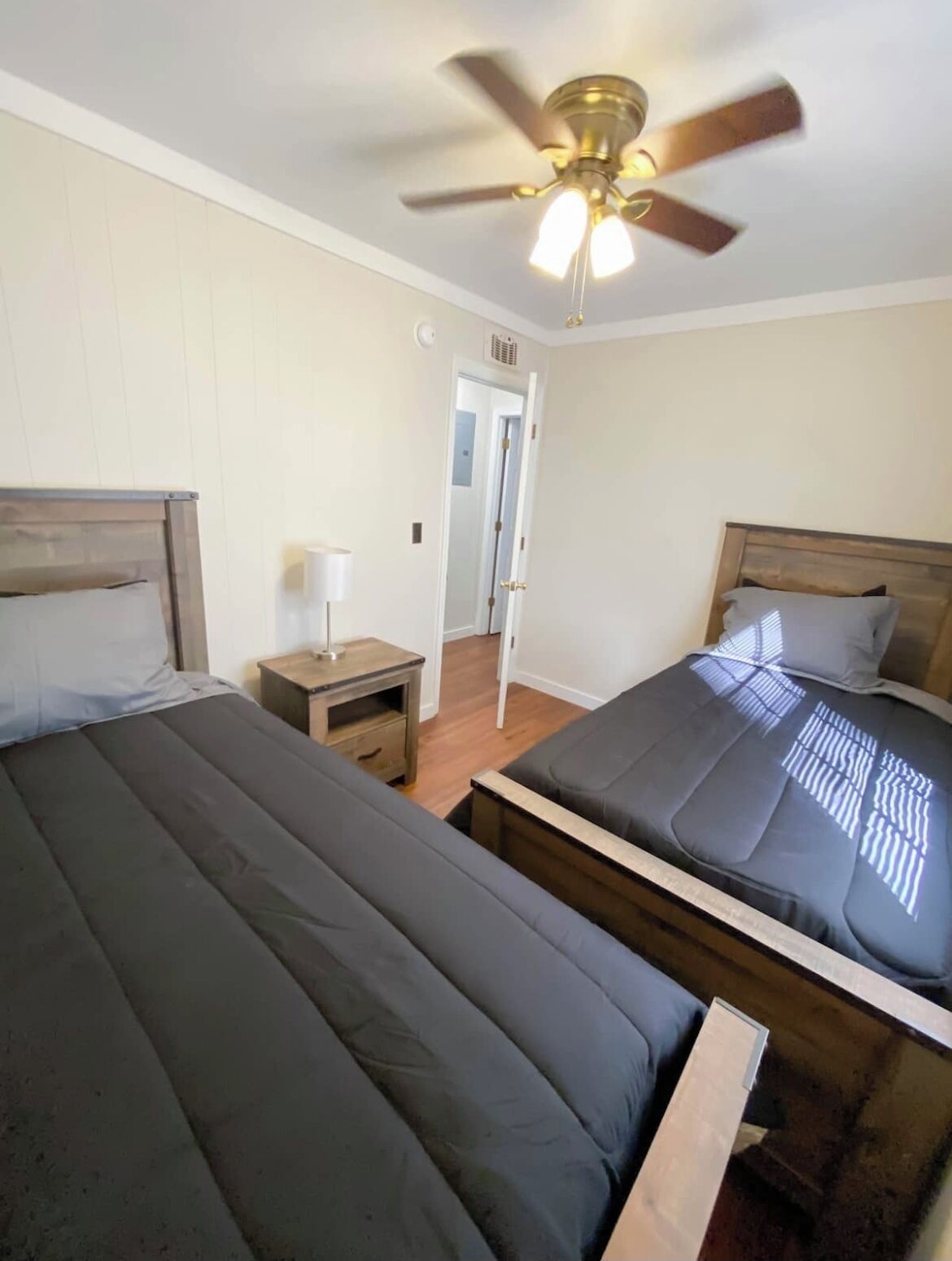 2 slaapkamers, een strijkplank/strijkijzer, wifi, beddengoed