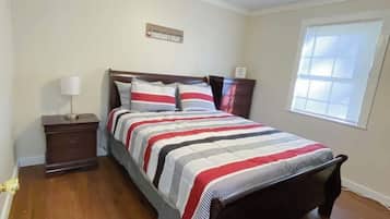 2 chambres, fer et planche à repasser, Wi-Fi, draps fournis