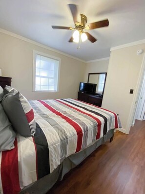 2 slaapkamers, een strijkplank/strijkijzer, wifi, beddengoed