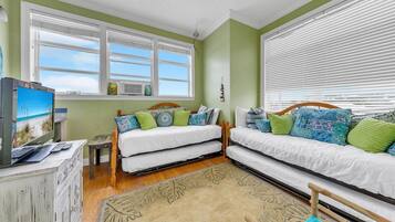 House, Multiple Beds (Blue Turtle Beach House) | Living area