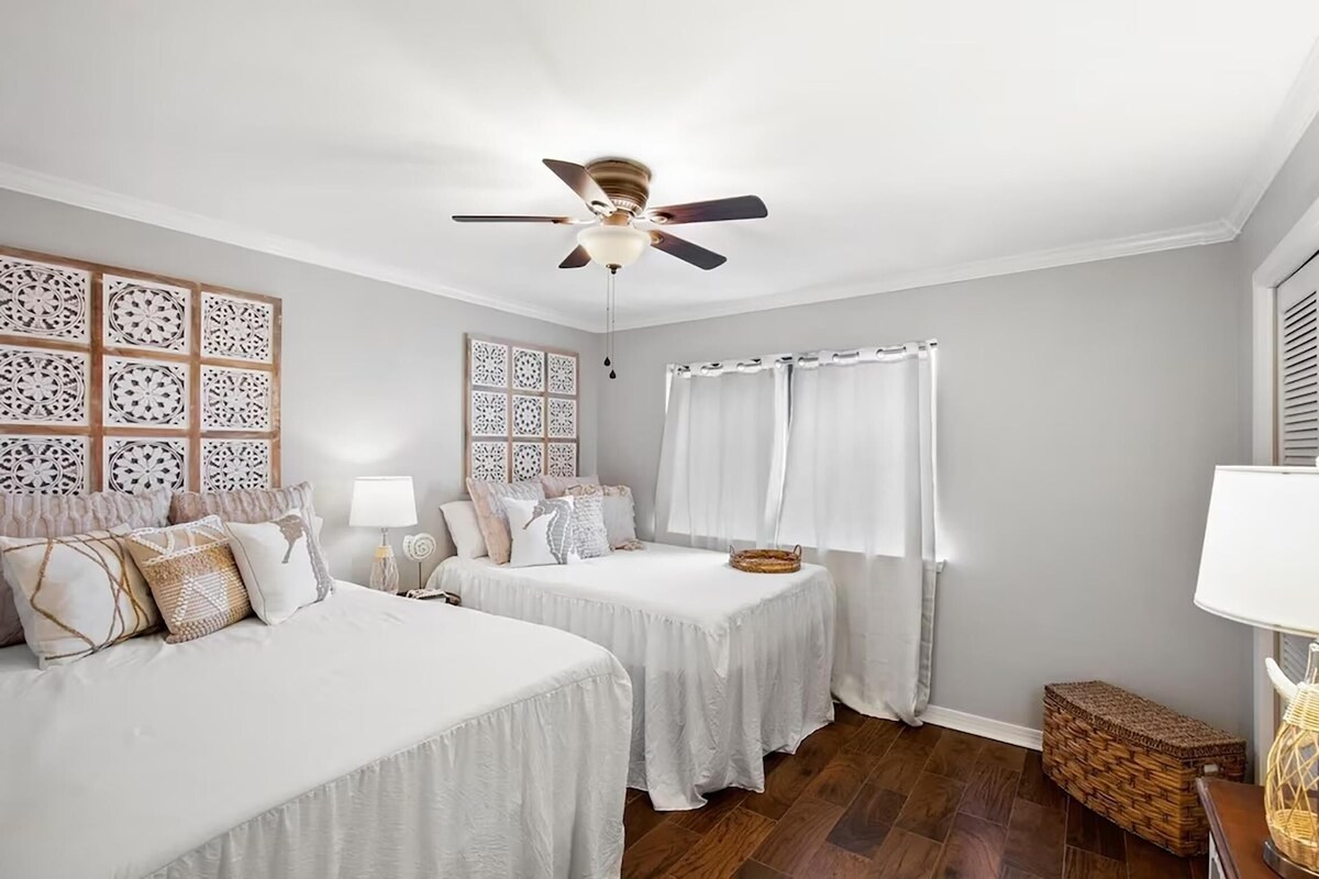 บ้านพัก, หลายเตียง (Portside SG2- Seabreeze Townhome) | 2 ห้องนอน, เตารีด/โต๊ะรีดผ้า