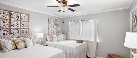 Casa adosada, varias camas (Portside SG2- Seabreeze Townhome) | Tabla de planchar con plancha