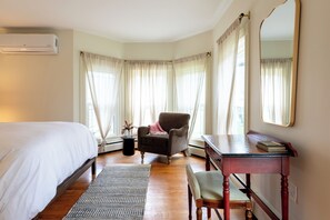 Superior Single Room, Mountain View - Silas House (Lexington)