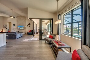 Smart TV, stereo - Villa Felicity - River Access, Pool & Spa, Quiet, Charming (Cape Coral)