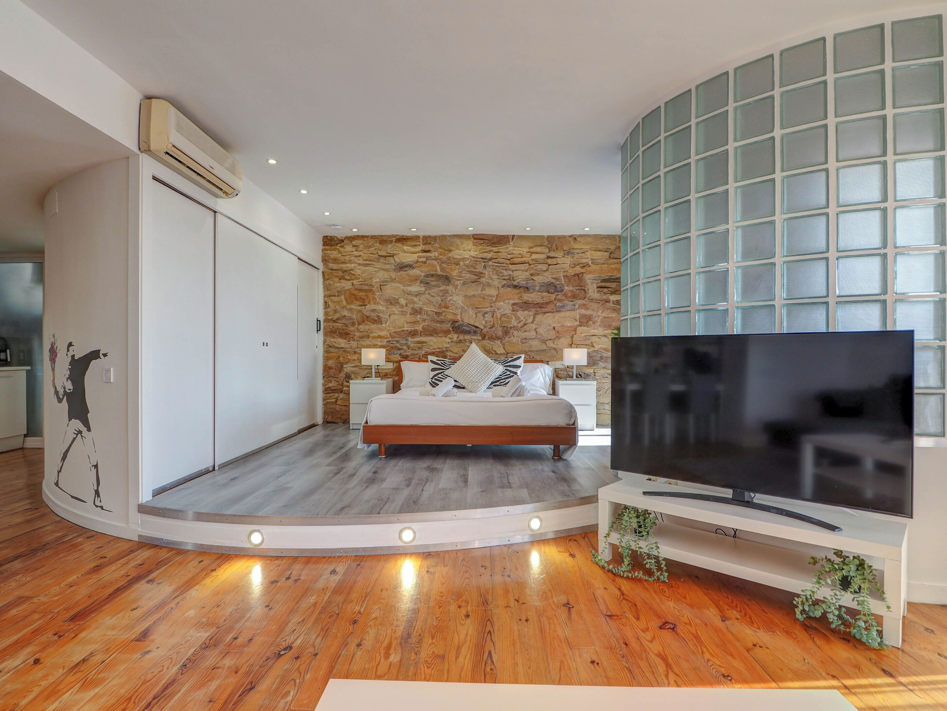 1 soverom, strykejern/-brett, wi-fi (inkludert) og sengetøy