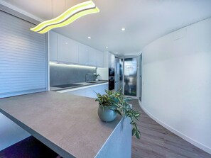 Fridge, microwave, oven, coffee/tea maker - Urban Waves by Hello Homes Sitges (Sitges)
