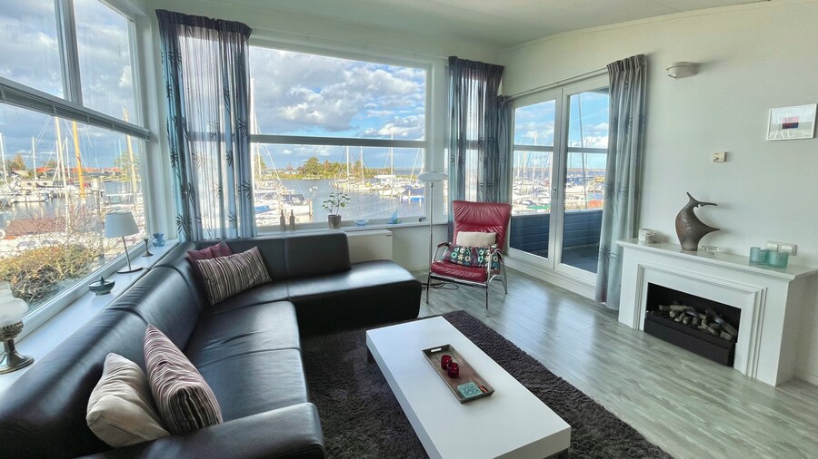 6 Pers Modern Harbor House With Fenced Garden With the Lake View