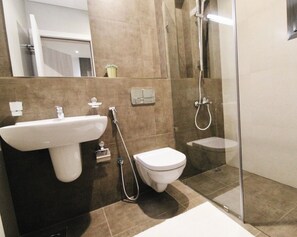 Bathroom - Nakheel Residence by House living (Sabah Al Salem)