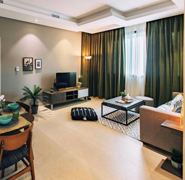 Apartment, 2 Bedrooms, Smoking, Private Bathroom | Living area