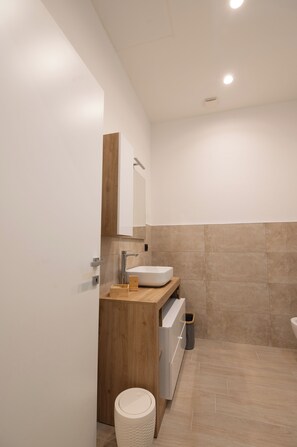 Shower, hair dryer, bidet, towels - Aunt GIna's  (Bisceglie)