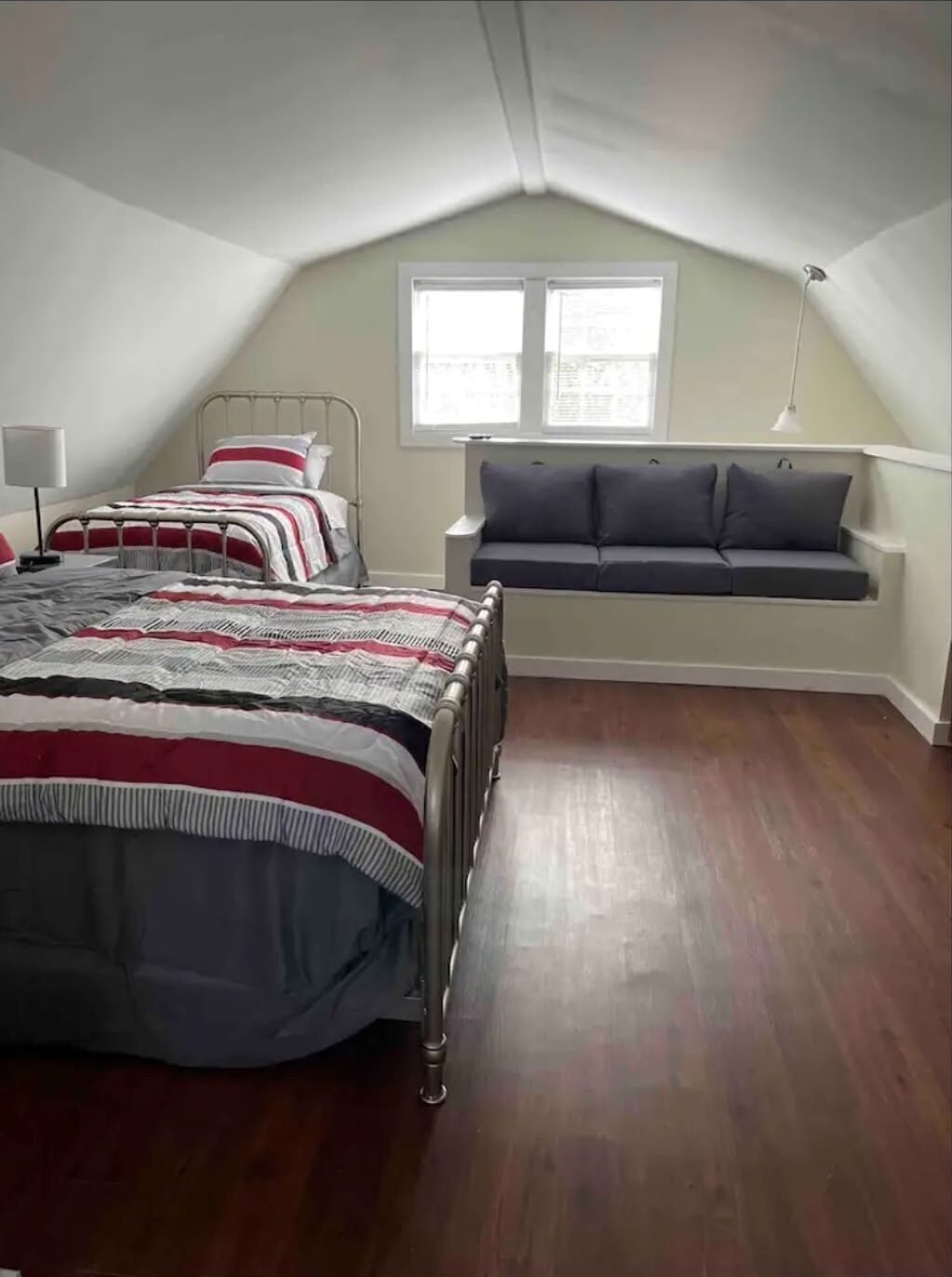 1 dormitorio, tabla de planchar con plancha, wifi y ropa de cama