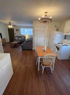 Interior - Catfish Cabin - Perfect Little Get-away  (Scottsboro)