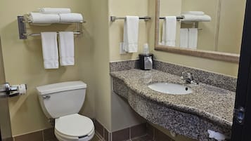 SĂšche-cheveux, serviettes fournies, savon, shampoing