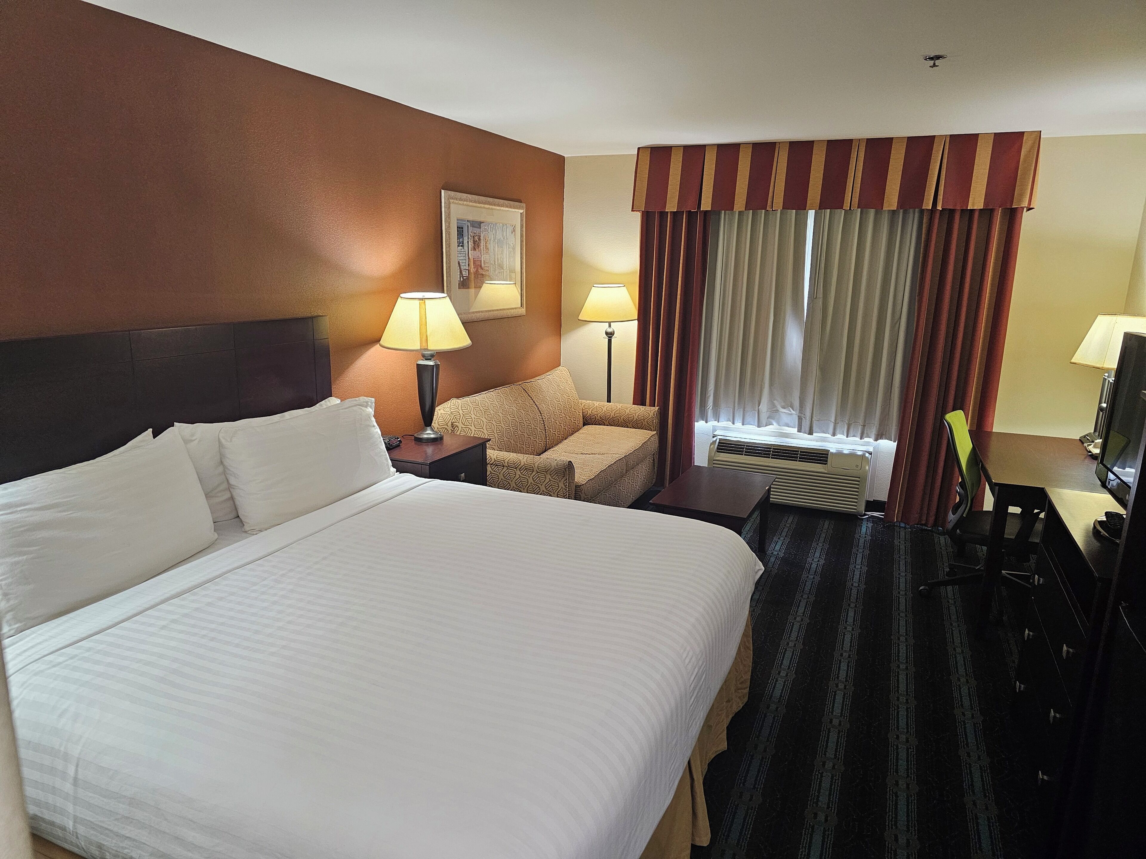 Bureau, espace de travail pour ordinateur portable, rideaux occultants