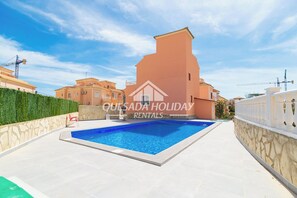 Outdoor pool - Villa La Zenia close to Beach, private pool, walking distance of Zenia Boulevard (Orihuela)