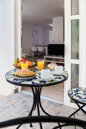 Dining - Apartments P&S - SARA (Supetar)