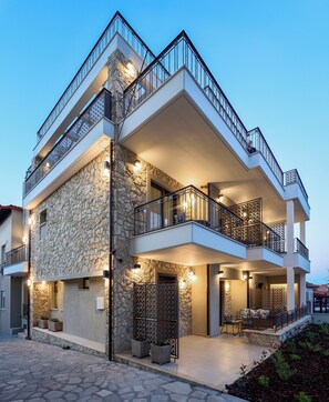 Front of property - Epineio Comfort Living (Dio-Olympos)