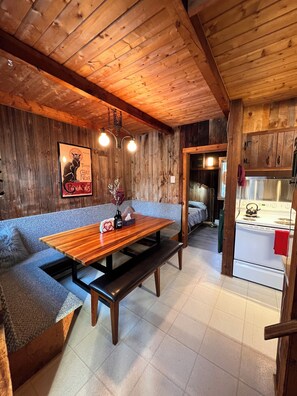 Dining - Great location & price- outdoor hot tub with brook, 6 minutes to Mount Snow!  (West Dover)