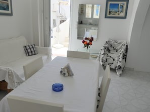 Apartment, 2 Bedrooms, Smoking, Balcony | Living room