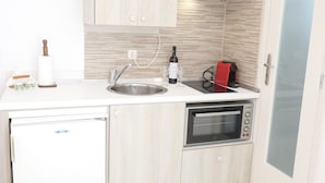 Unclassified image, 3 of 13, button - Valentina Central Studio (Naxos)