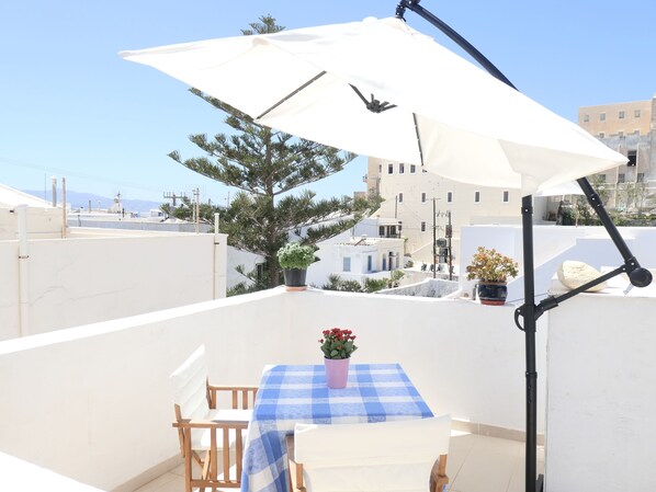 Appartement, 1 chambre, fumeur, balcon | Restauration en plein air