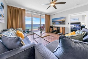 公寓客房, 多張床 (Ocean Reef 1204) | 起居區 | 電視