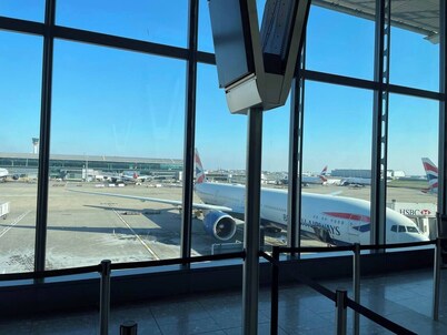 Heathrow Airport| Free Parking| Patio|Unique House