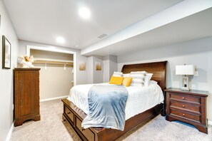 5 bedrooms, desk, travel cot, WiFi