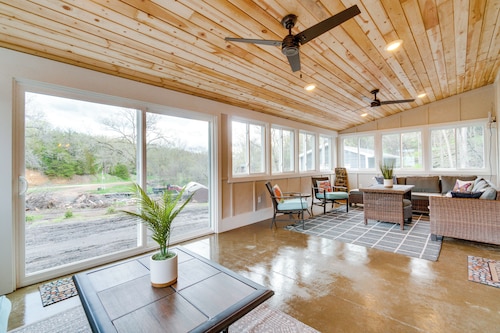 Scenic Yankton Retreat w/ Fire Pit: 1 Mi to Lake!