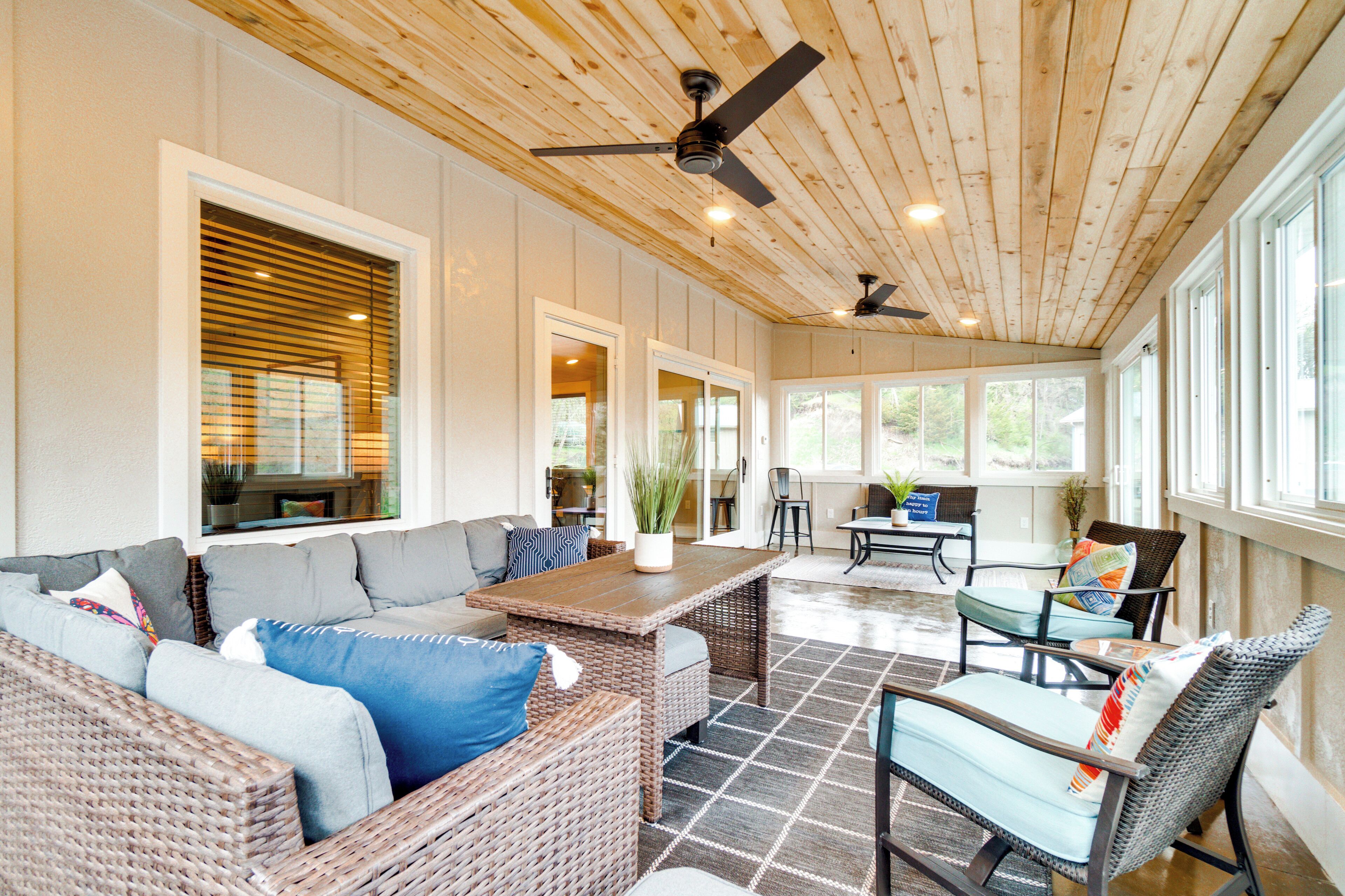 Yankton Vacation Rental | 5BR | 3BA | 3,000 Sq Ft | 4 Steps Required