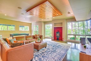 TV, fireplace, video games, DVD player - Lakefront Roxboro Home w/ Private Dock! (Roxboro)