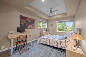 5 bedrooms, desk, iron/ironing board, WiFi - Lakefront Roxboro Home w/ Private Dock! (Roxboro)