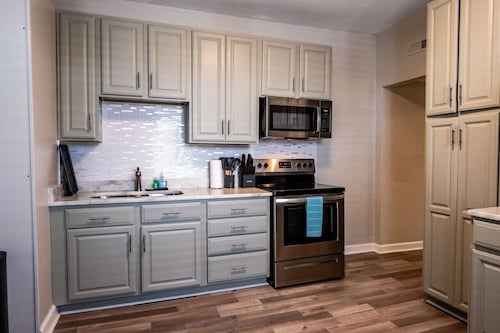 Portsmouth 2BR/1BA Getaway