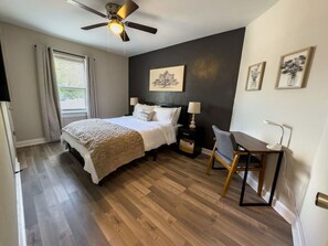 2 bedrooms, desk, iron/ironing board, WiFi