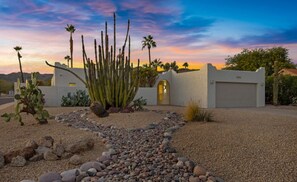Property grounds - Desert Skies: FREE HEATED Pool, Hiking, Mountain Views + Adventure Gear Included (Phoenix)