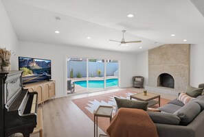 Smart TV, fireplace, stereo - Desert Skies: FREE HEATED Pool, Hiking, Mountain Views + Adventure Gear Included (Phoenix)