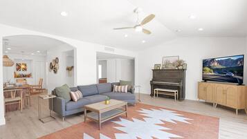 Smart TV, fireplace, stereo