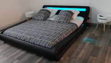 2 bedrooms, iron/ironing board, free WiFi, bed sheets