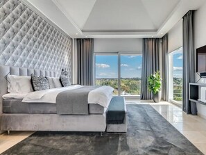 10 bedrooms, iron/ironing board, Internet, bed sheets - Luxury Holiday Villa El Paraiso Alto, Benahavis, Marbella 10 bedrooms (Benahavis)