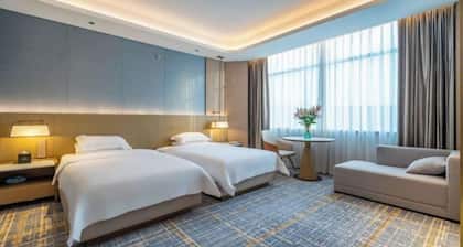 Luxury Blue Horizon Hotel (Wuxi Huishan Wanda Plaza)