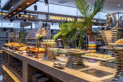 Luxury Blue Horizon Hotel (Wuxi Huishan Wanda Plaza)