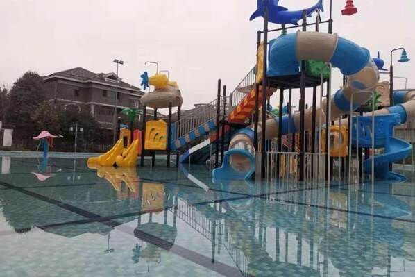 A playground with slides and climbing structures. - Zhongwei Yunhua Grand Hotel (Wuxi)