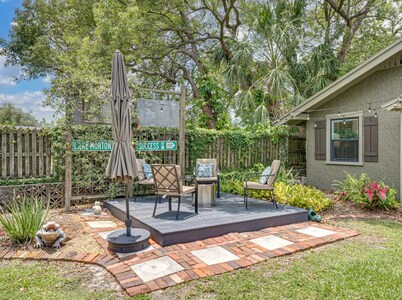One Bedroom one bath bungalow in the Lake Morton Historic District on Success.