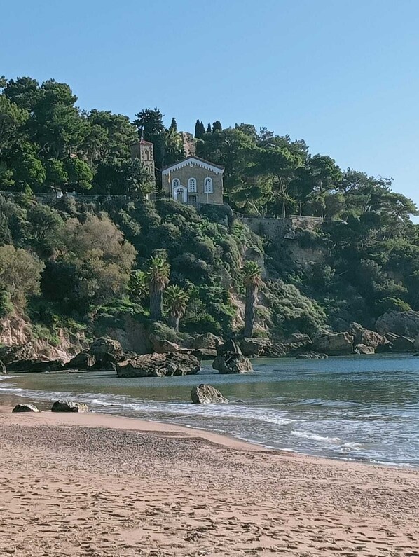 Sun-loungers, beach towels - Your Koroni Escape Starts Here: Central Apartment near Zaga Beach and Tavernas. (Koroni)