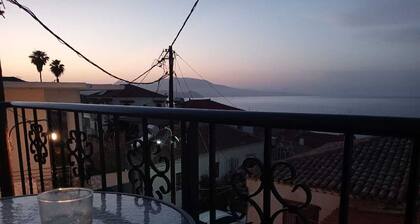 Your Koroni Escape Starts Here: Central Apartment near Zaga Beach and Tavernas.