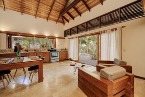 Interior - Bodhi House. Tropical balinese style house (Playa Chiquita)