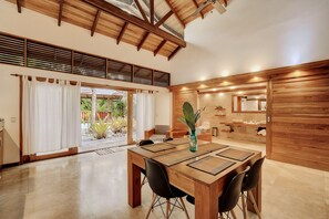 Dining - Bodhi House. Tropical balinese style house (Playa Chiquita)